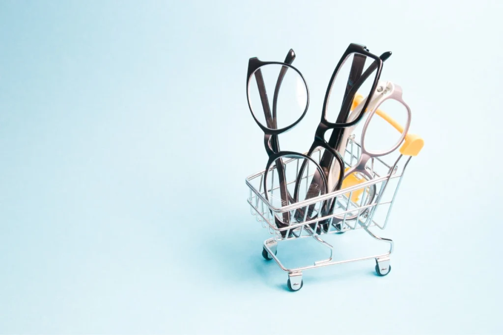 7 روش خلاقانه تبلیغ عینک فروشی با واتساپ مارکتینگ 21 7 روش خلاقانه تبلیغ عینک فروشی با واتساپ مارکتینگ