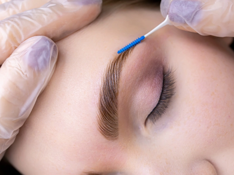 تمرکز بر محتوای واقعی از بیماران (Before/After معتبر)